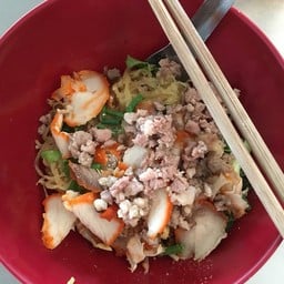 เชษฏ์ ก๋วยเตี๋ยวไก่-หมู