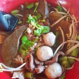 ก๋วยเตี๋ยวเนื้ตุ๋ยมอเตอร์เวย์ (เจ้าเก่าพัฒนาการตัดใหม่)ลูกชิ้นทอดน้ำจิ้มรสเด็ด และ เครื่องดื่ม ซ.อ่อนนุช88/3 สาขา 2
