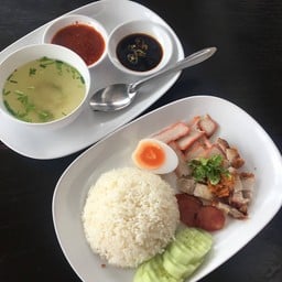 ก๋วยเตี๋ยวขลุกขลิกกระดูกอ่อน