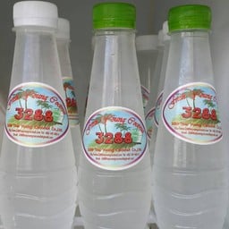 น้ำมะพร้าวสด 100% ราคาขวดละ 20 บาท