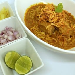 ข้าวซอยซี่โครงหมูอ่อน