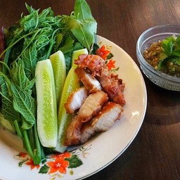 น้ำพริกหนุ่มกับหมูทอด