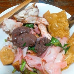 ก๋วยเตี่ยวน่องไก่