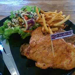 ชิ้นใหญ่ มาไว สลัดอร่อยผักสด เฟรนฟรายกรอบดีแต่รสชาติยังไม่เด่น