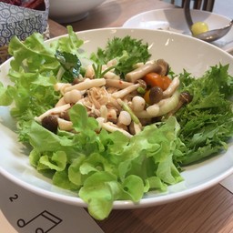 ยำเห็ดญี่ปุ่น