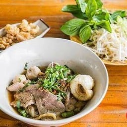 บ้านก๋วยเตี๊ยวเรือป้าหนุ่ย