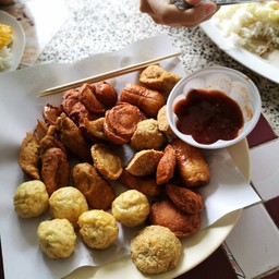 อาหารตามสั่ง ข้างหอประชุมมช.