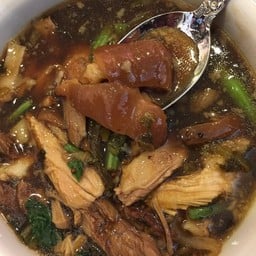 ข้าวขาหมูตุ๋นยาจีน