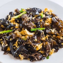 เห็ดหนูผัดไข่