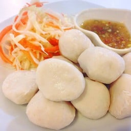 ลูกชิ้นหมูสี่พี่น้อง