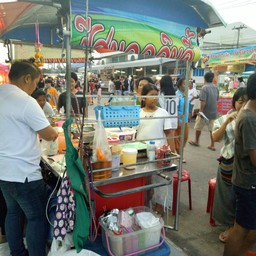 คนเยอะทุกวันเลยจ้าร้านนี้