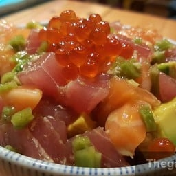 หน้าแน่น ปลาสด อโวคาโด้ดี อร่อยดีทีเดียวครับ