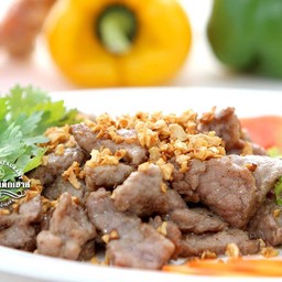 เนื้อทอดกระเทียม