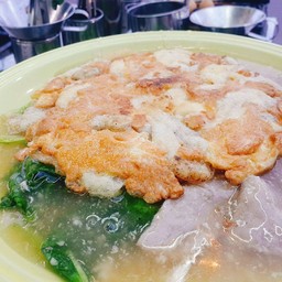 เมนูยอดฮิตอีกแล้วคะคูณณณณ เส้นใหญ่ไข่กรอบบบ อะไรนะคะใหญ่ไข่กรอบ ฟังไม่ผิดหรอกค่ะ