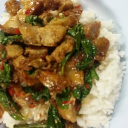 ทางร้านทอดใหม่ทุกวัน มีทานได้ก็บ่าย3โมง แล้วก็หมดเร็วด้วยบางวันทุ่มหนึ่งหมดแล้ว