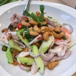 ยำก้านคะน้า