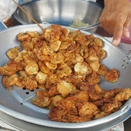 ทอดมันหน้าธนาคารออมสิน