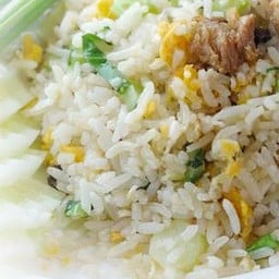 ข้าวผัดปลาอินทรีย์เค็ม