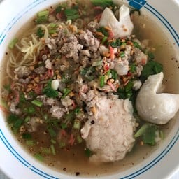 ก๋วยเตี๋ยวป้าปุ้ย หน้าอำเภอ