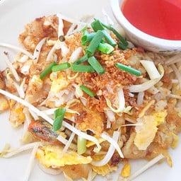 ผัดไทยป้าป้อม แยกวัดแหลมทอง -