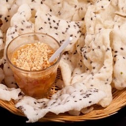 ข้าวเกรียบงาดำทอดกรอบ