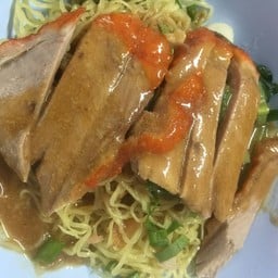 เฮียคุง บะหมี่เป็ดย่าง หน้าหมู่บ้านกิตติชัย 6 ซอยดาวทอง