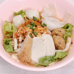 เส้นหมี่ต้มยำน้ำลูกชิ้นปลารวม