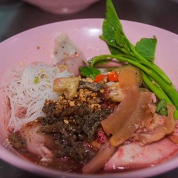 เส้นหมี่เย็นตาโฟต้มยำ