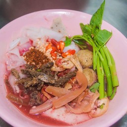 เส้นใหญ่เย็นตาโฟต้มยำ