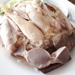 ข้าวมันไก่เนื้อสะโพก อร่อยทั้งข้าว และเนื้อไก่ 