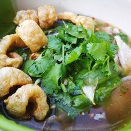 ท้าวก๋วยเตี๋ยวหมูแพร่งนรา