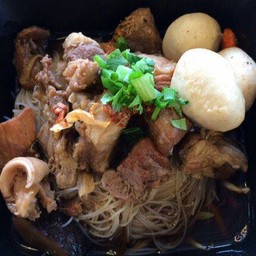 ก๋วยเตี๋ยวหมูตุ๋น พิเศษ