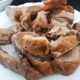 เราเทออกมาทานแค่ครึ่งตัวก่อน ราคาตัวละ 340 บาท เนื้อนุ่มมาก