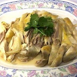 ไก่บ้านนึ่งซีอิ๊ว (กลาง)