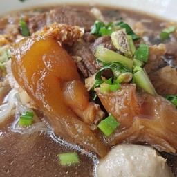 ก๋วยเตี๋ยวเนื้อลุงดำ หลังวังบูรพา สาขา2