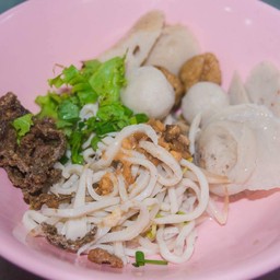 เส้นปลาแห้งลูกชิ้นรวม