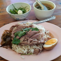 เจ้เอ๋ ข้าวขาหมู ซอยรพ.เปาโลสมุทรปราการ