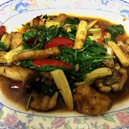 เนื้อปลาเก๋าผัดกะเพรา