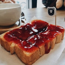 STRAWBERRY TOAST