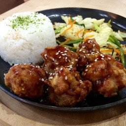 ข้าวไก่คาราเกะกระทะร้อน
