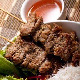 เส้นหมี่หมูย่าง