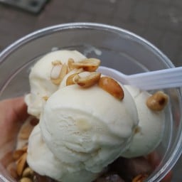 ไอสกรีมกะทิสด แดงไม้เก่า