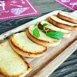 ปังกระเทียม