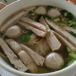 เฝอหมูยอ