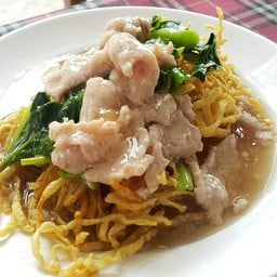 ราดหน้ายอดผัก