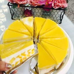 Mango Cheese Pie
ทางร้านเลือกใช้ มะม่วงน้ำดอกไม้สุก ผสมผสานกับครีมชีสไขมันต่ำ อ
