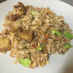 ข้าวผัดสะตอหมูกรอบ