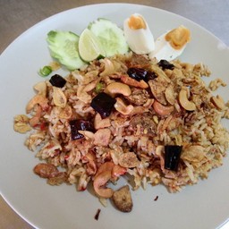 ข้าวผัดน้ำพริกกุ้งเสียบ