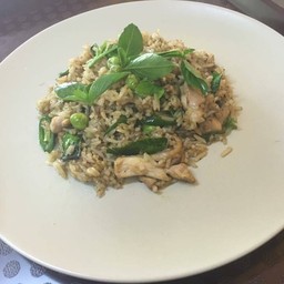 ข้าวผัดเขียวหวานหมู