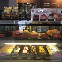 ตู้ขนม ช่วงนี้มีลดราคานะจ๊ะ